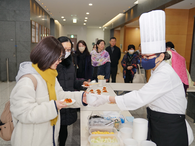 お正月の食べ物「トックク」試食