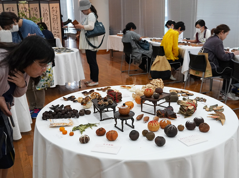 韓日中の薬草文化を展示