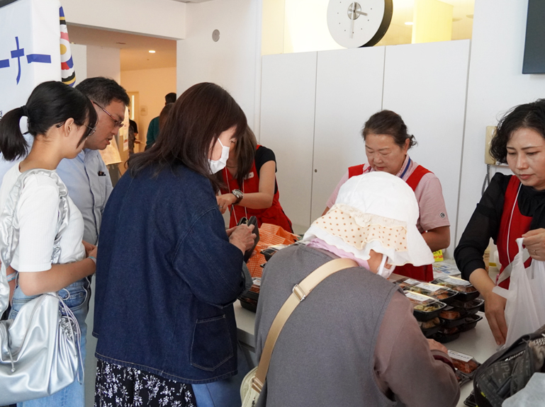 韓国料理の販売も！