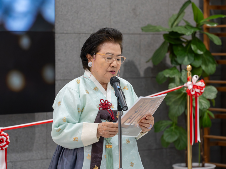 개막식 - 매듭장 보유자 김혜순 선생님의 인사