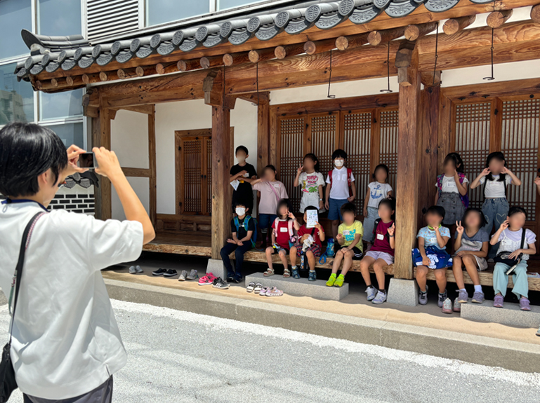 記念写真も撮って今回の講座の最後にアルバムを作ります